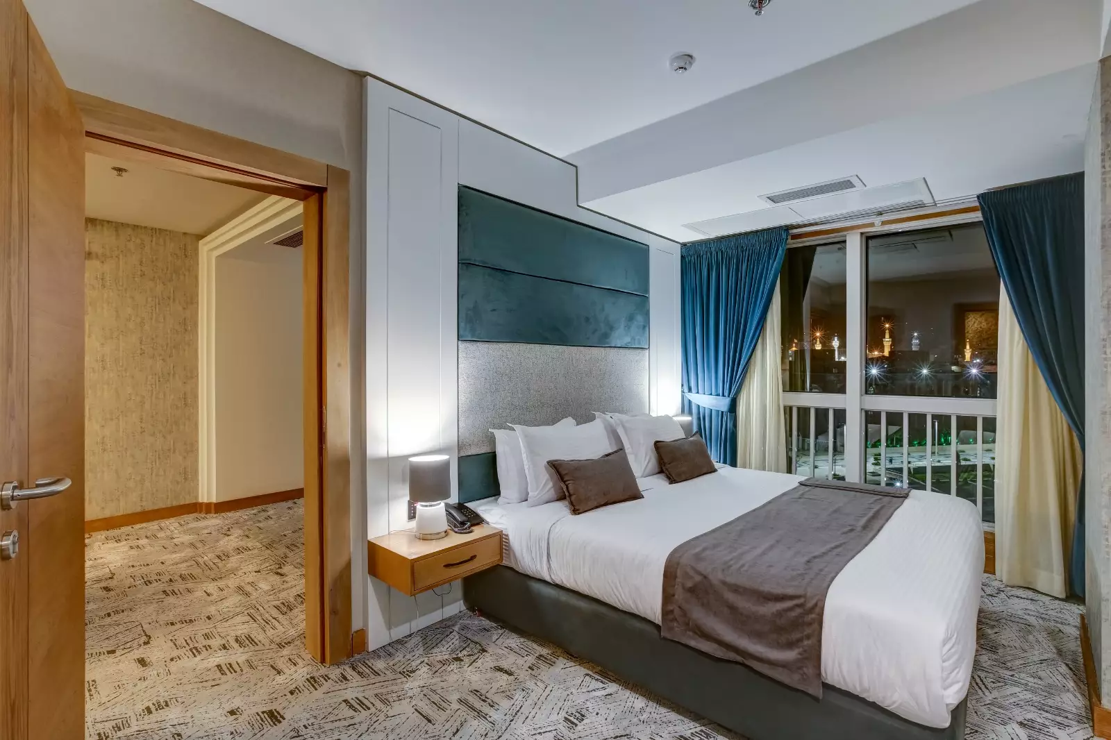 Alibaba https://cdn.alibaba.ir/ostorage/hotel-accommodation-images/6846b22aa1e6f83605b736fd_سوئیت جونیور رو به حرم3.webp